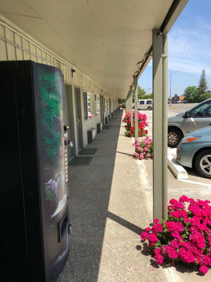 Dixon Motel Экстерьер фото